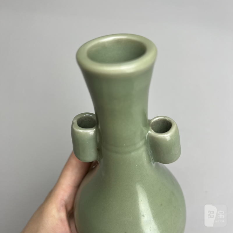 明代 龙泉窑青釉贯耳瓶 - 图9